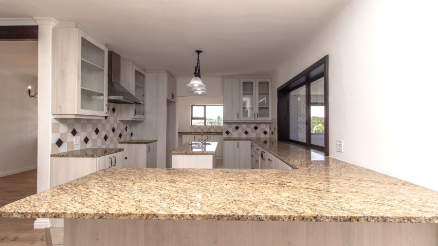7 Bedroom Property for Sale in Loevenstein Western Cape